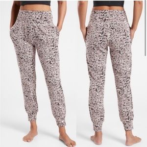 Athleta Salutation Jogger Textured Black Pink